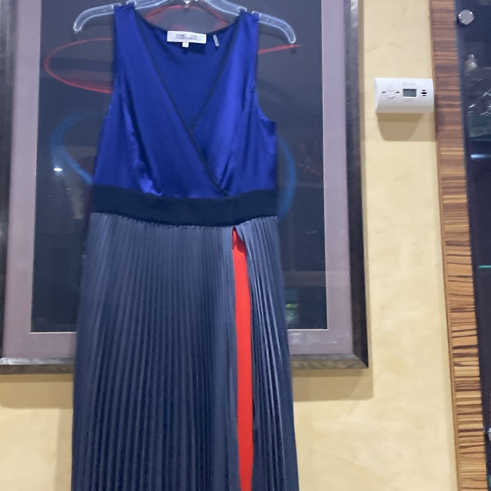 Like new DVF dressy wrap Dress - Picture 5 of 8